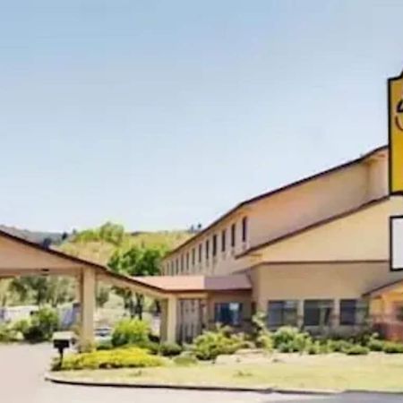 Super 8 By Wyndham Klamath Falls Exterior photo