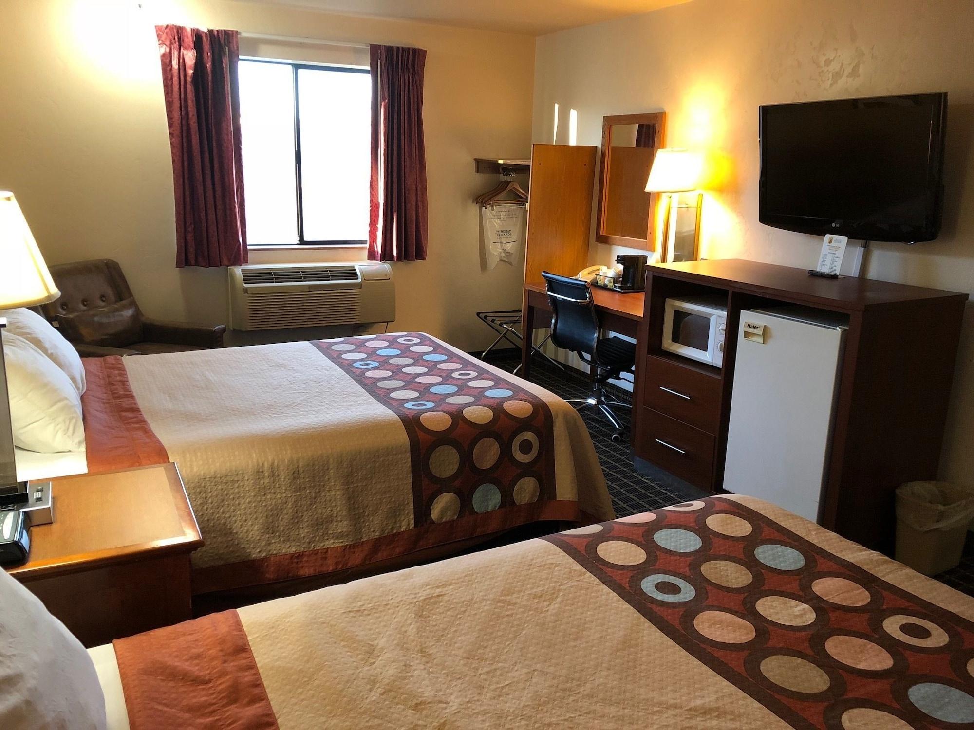Super 8 By Wyndham Klamath Falls Exterior photo