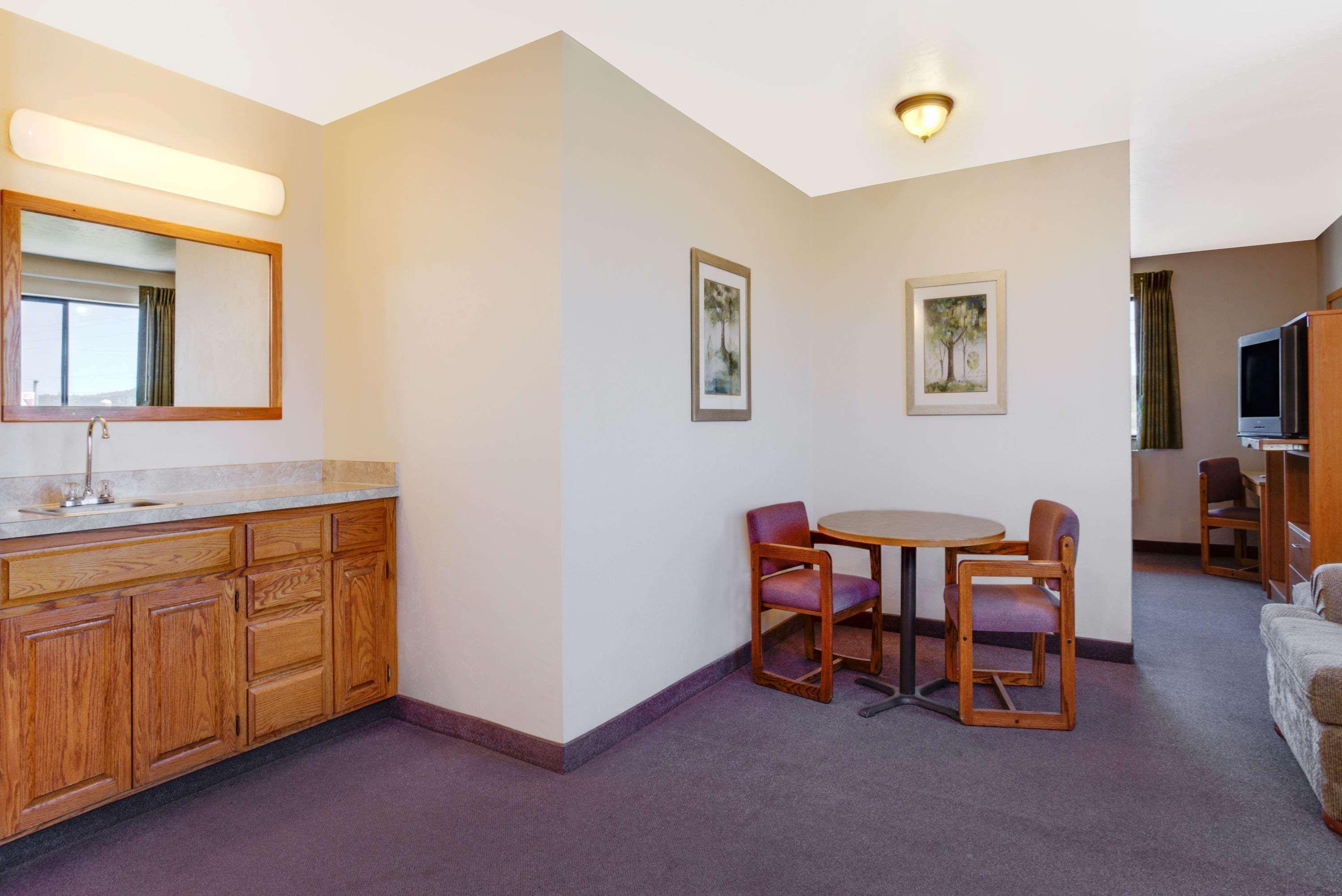 Super 8 By Wyndham Klamath Falls Exterior photo