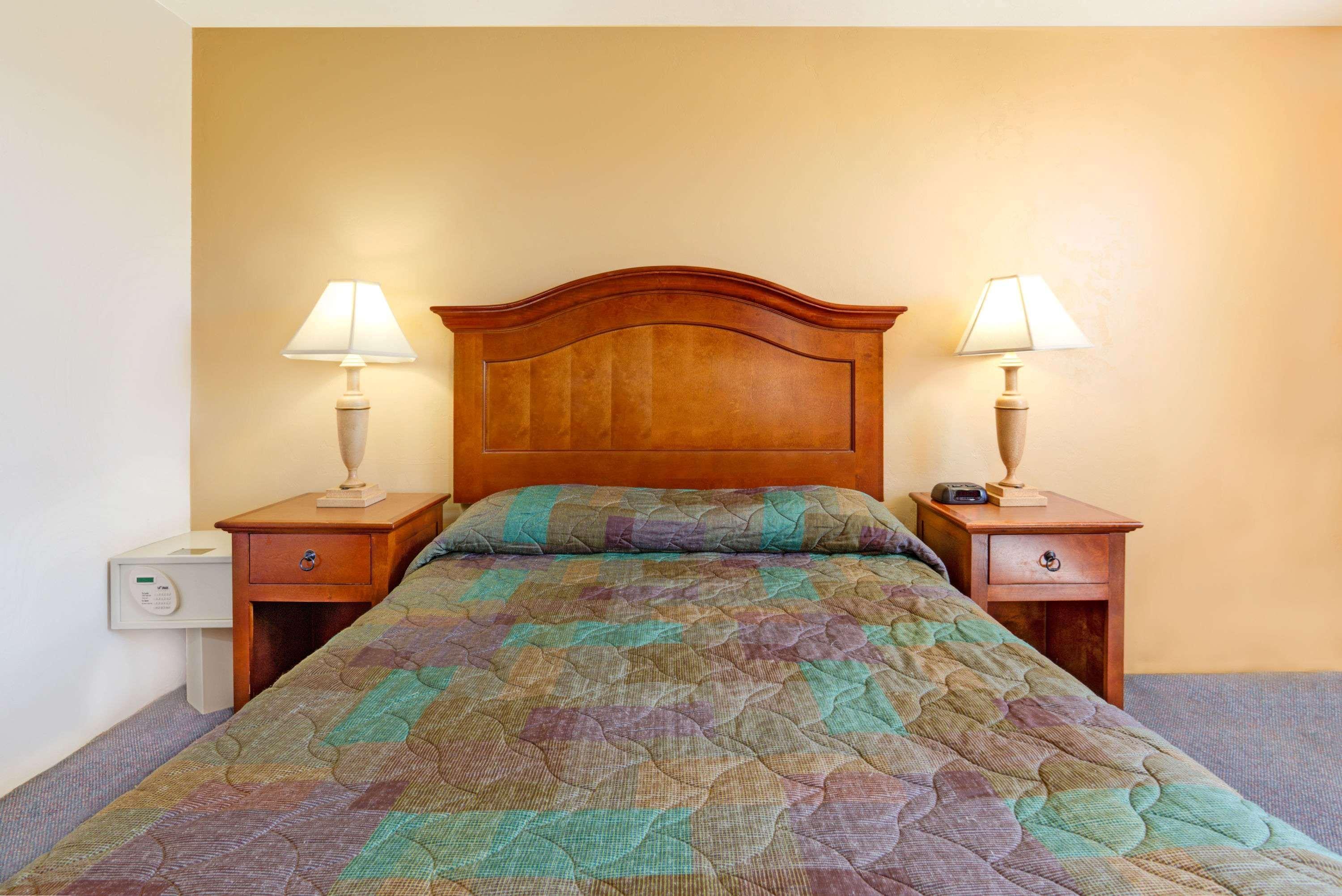 Super 8 By Wyndham Klamath Falls Exterior photo