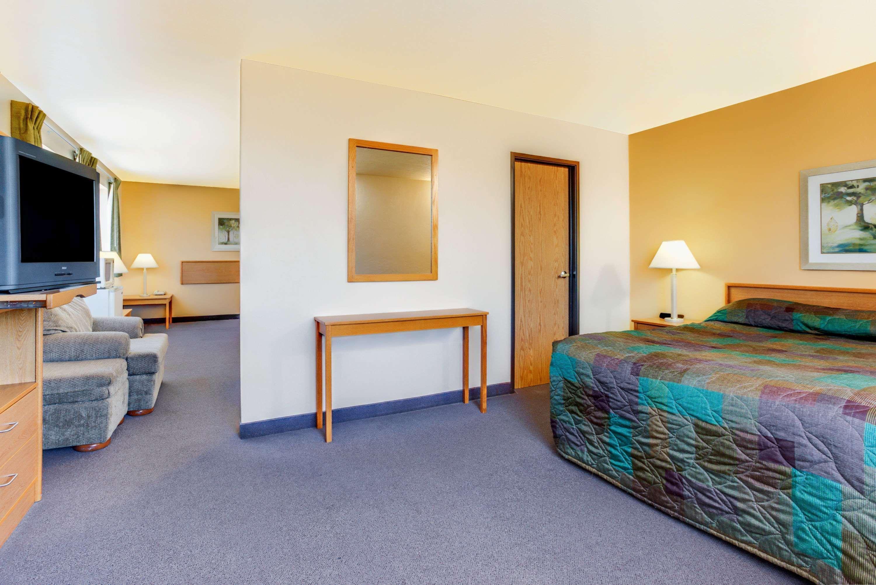 Super 8 By Wyndham Klamath Falls Exterior photo