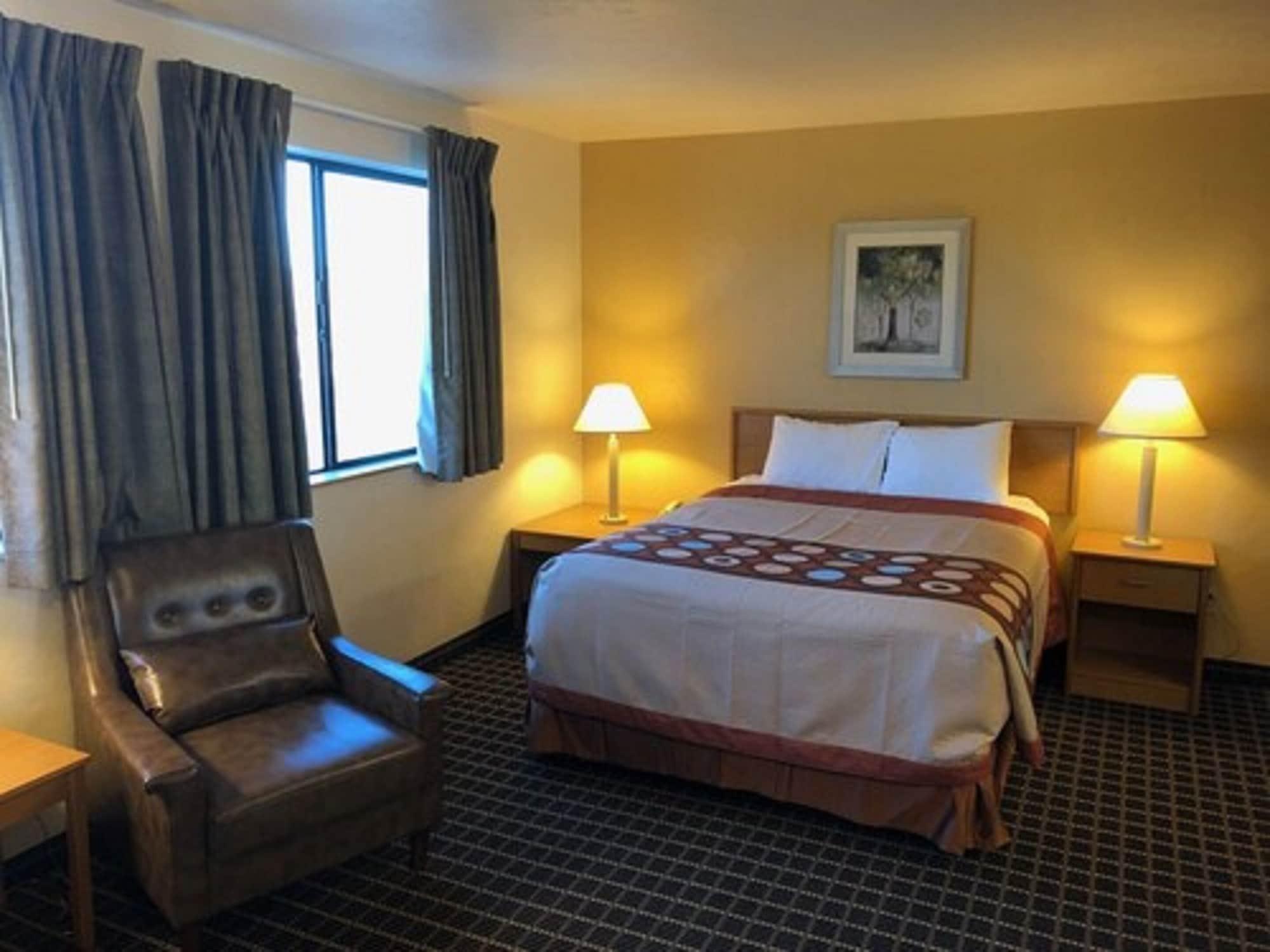 Super 8 By Wyndham Klamath Falls Exterior photo