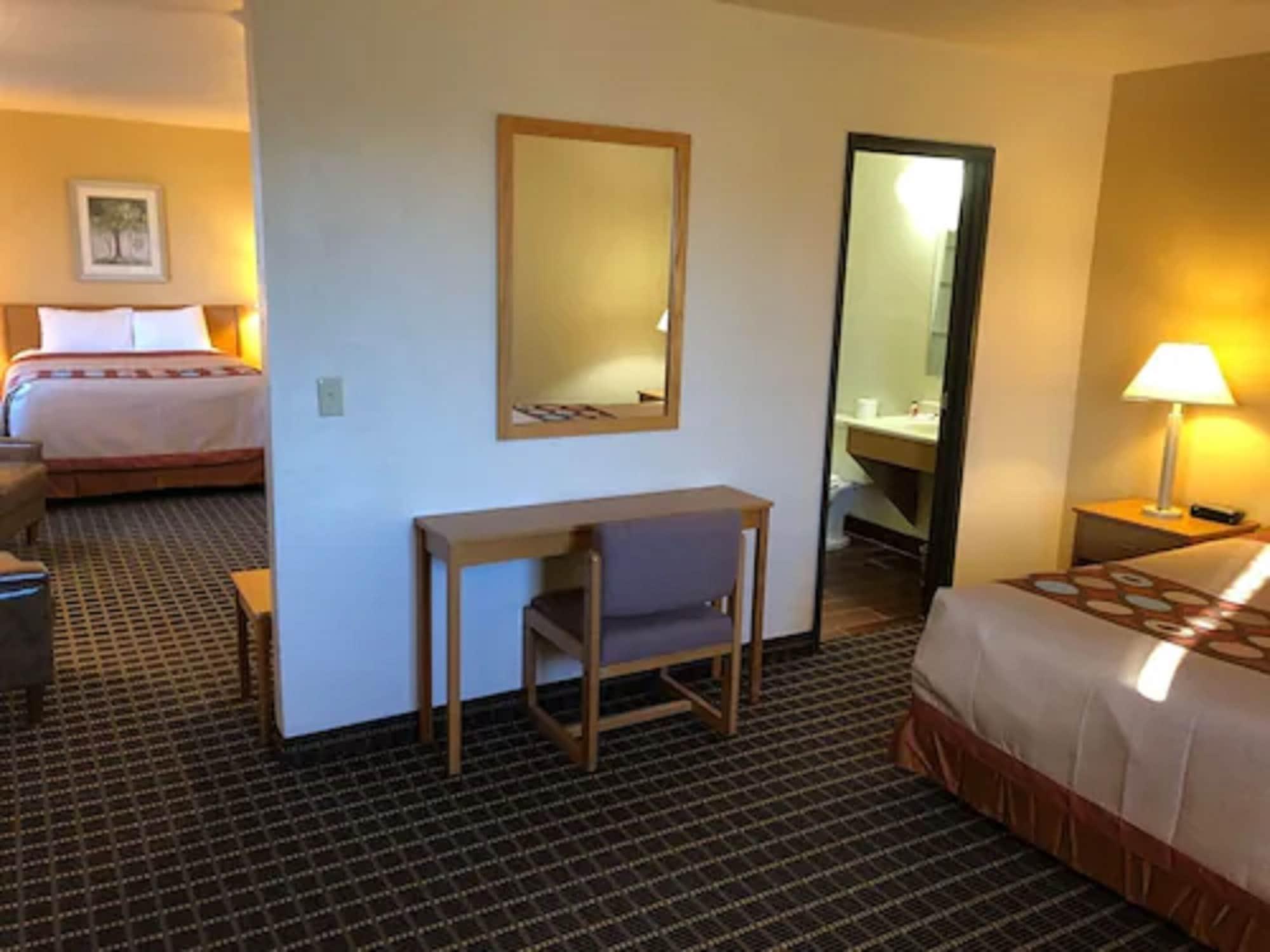 Super 8 By Wyndham Klamath Falls Exterior photo